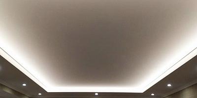Светопроводящий натяжной потолок в спальню