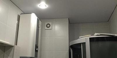 Натяжной матовый потолок в ванную